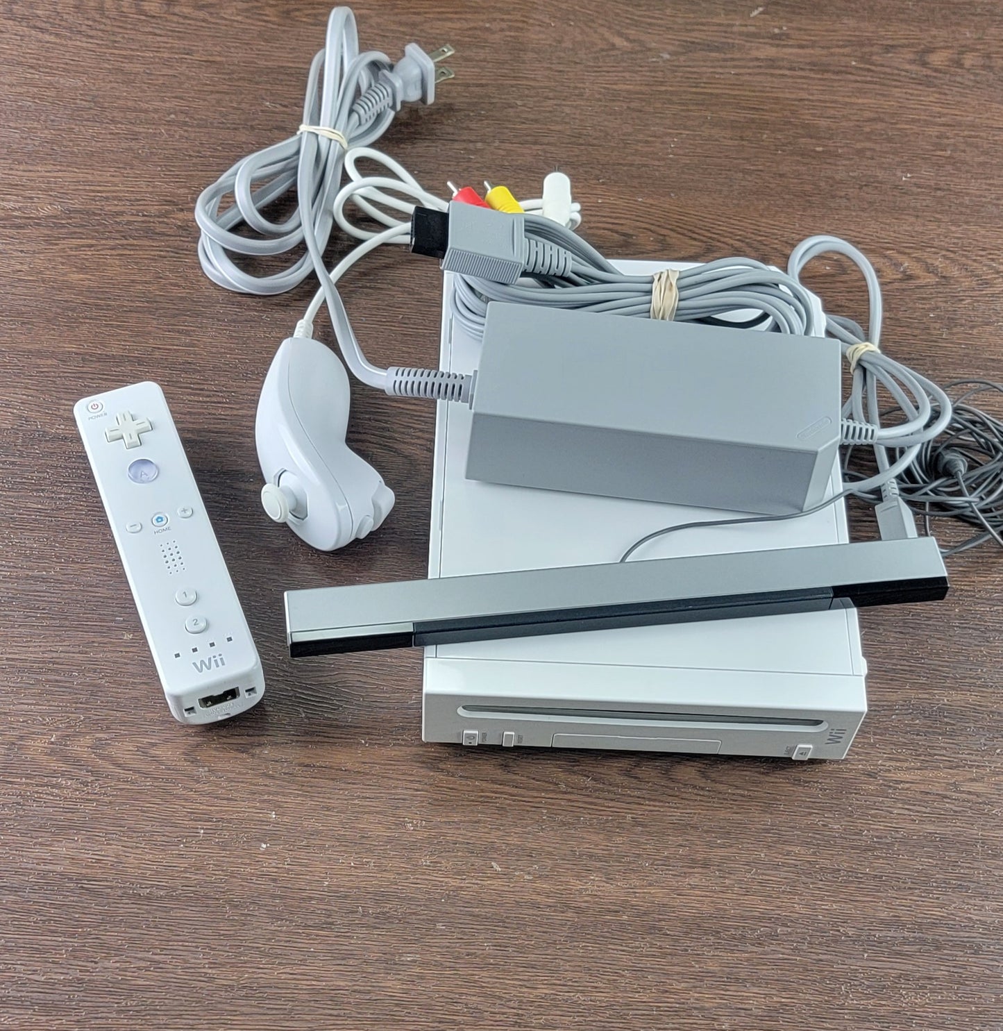 Nintendo Wii Console Bundle (Model RVL-001)