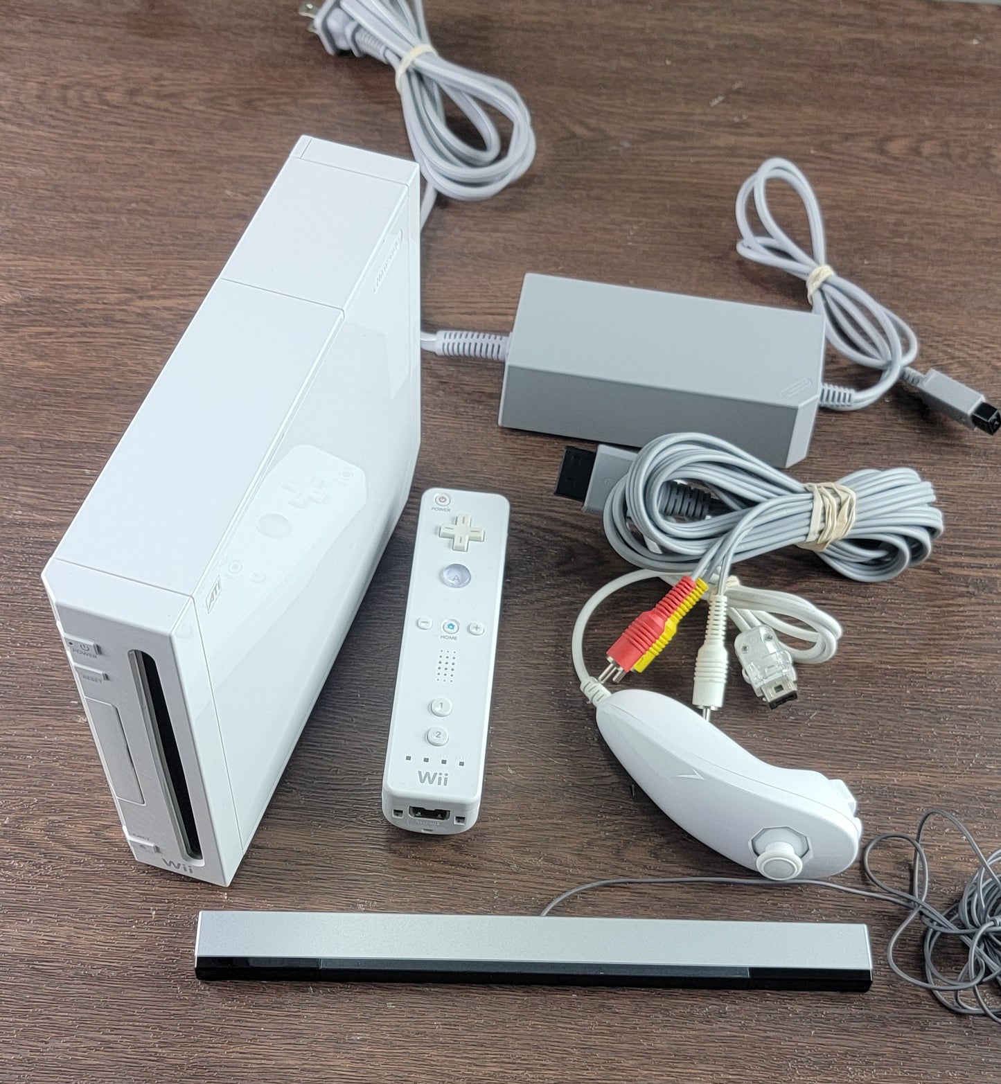 Nintendo Wii Console Bundle (Model RVL-001)